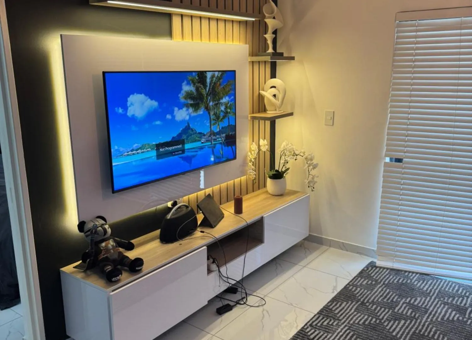 Trade With Armani Apartment Richwood